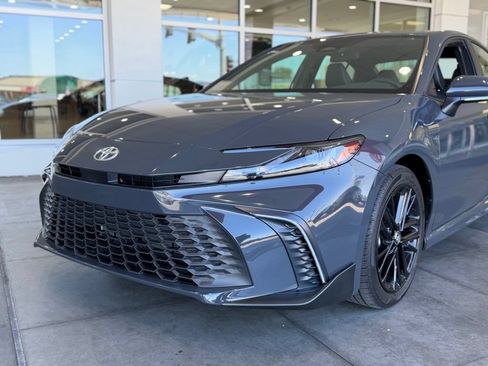 Certified 2026 Toyota Camry SE FWD image 3