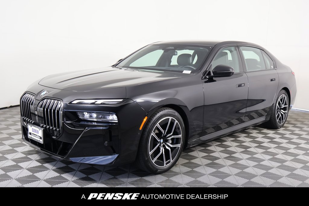 Used 2025 BMW 740i RWD image 1