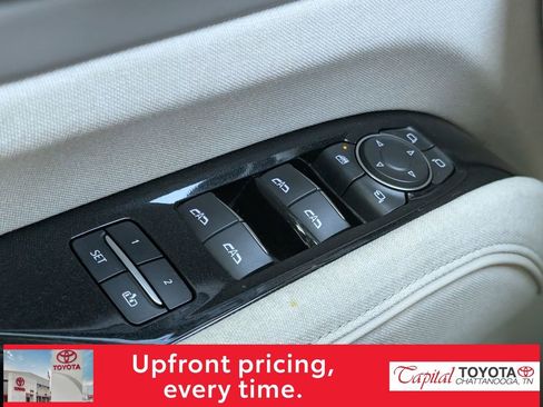 Used 2021 Cadillac Escalade ESV Premium Luxury Platinum w/ Heavy-Duty Trailer Package AWD/4WD image 17