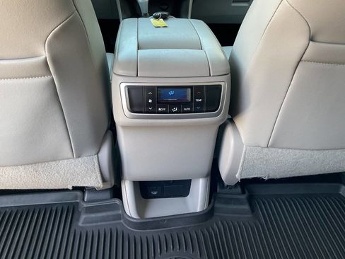 Used 2016 Toyota Highlander XLE image 35