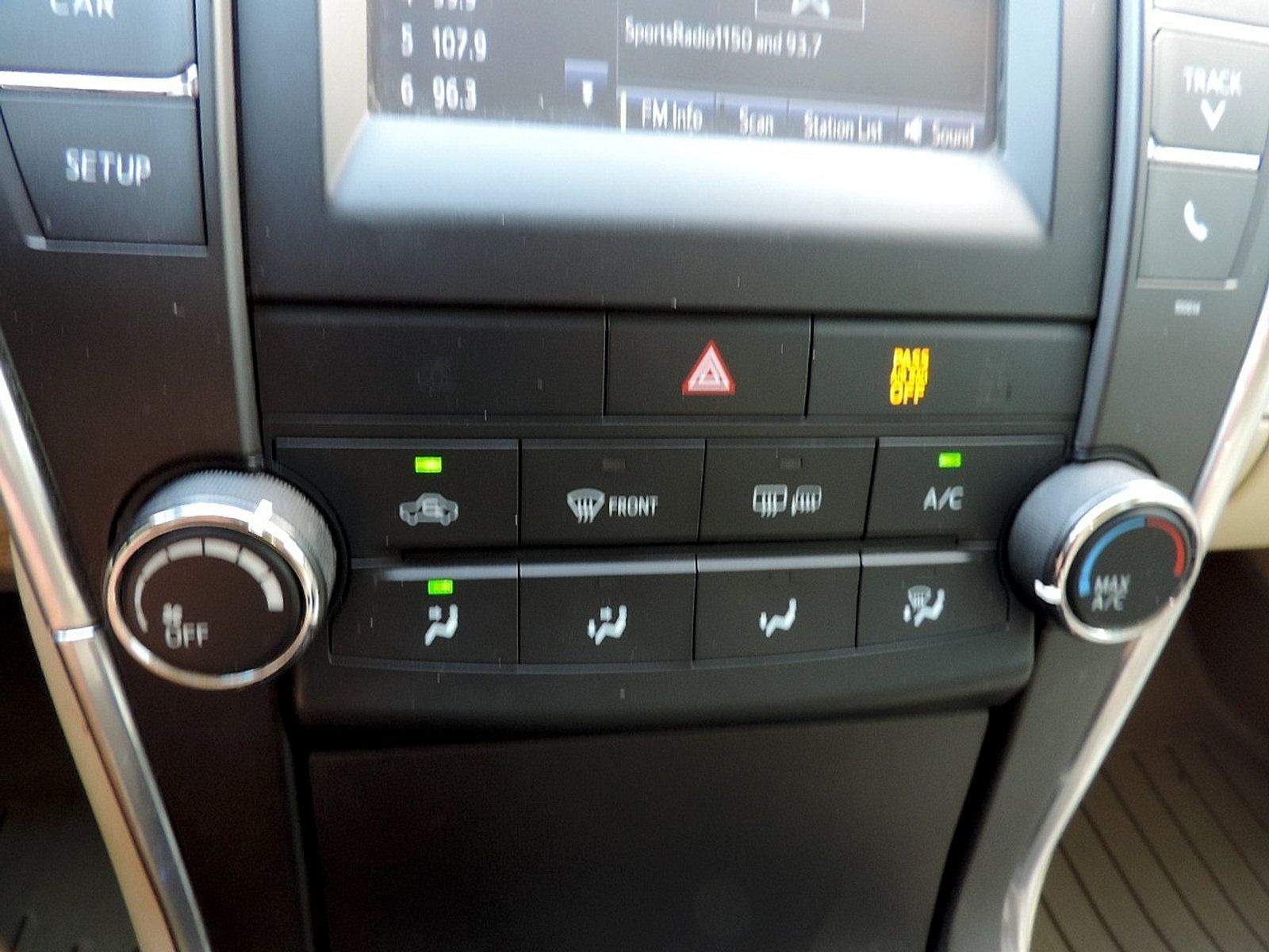 Used 2017 Toyota Camry LE FWD image 19