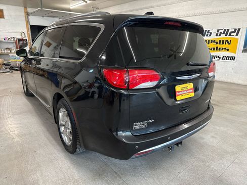 Used 2018 Chrysler Pacifica Limited image 90