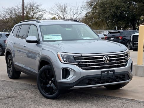 New 2026 Volkswagen Atlas SE image 2