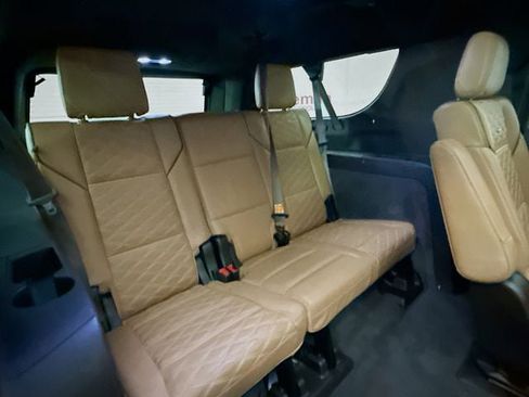 Used 2023 Cadillac Escalade ESV Premium Luxury image 31