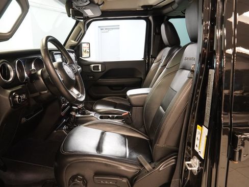 Used 2018 Jeep Wrangler Unlimited Sahara AWD/4WD image 5