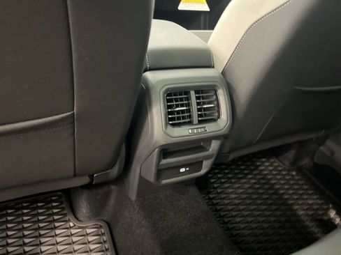 New 2025 Volkswagen Taos SE image 15