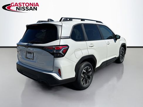 Used 2025 Subaru Forester Premium image 9
