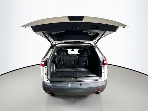 Used 2021 Chevrolet Traverse LT FWD image 35