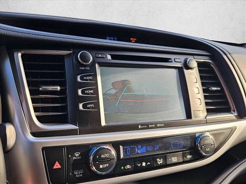 Used 2018 Toyota Highlander XLE FWD image 13