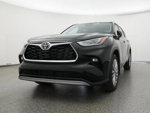 New 2026 Toyota Highlander Platinum image 32