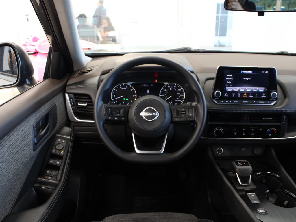 Used 2022 Nissan Rogue S FWD image 19