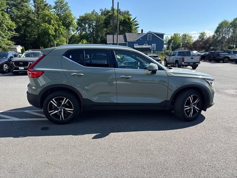 Used 2024 Volvo XC40 B5 Core AWD/4WD image 6