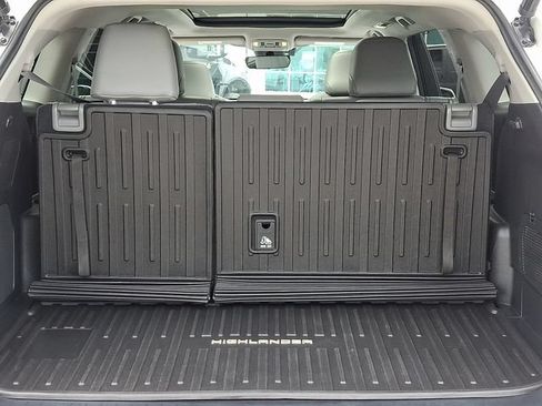 Used 2022 Toyota Highlander Platinum AWD/4WD image 29