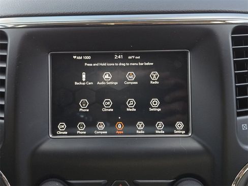 Used 2020 Jeep Grand Cherokee Laredo image 12