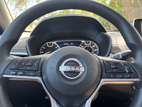 Used 2025 Nissan Altima 2.5 SV image 29