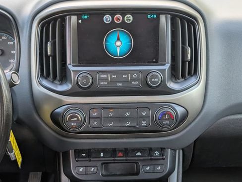 Used 2015 Chevrolet Colorado Z71 AWD/4WD image 16