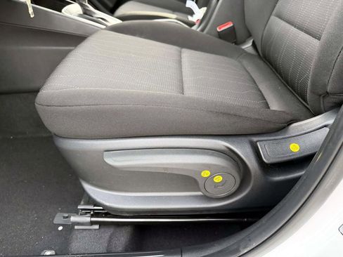 Certified 2025 Hyundai Venue SE image 13