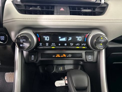 Used 2025 Toyota RAV4 XLE w/ Convenience Package FWD image 21