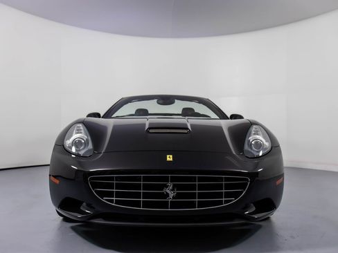 Used 2014 Ferrari California image 11