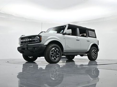 Used 2022 Ford Bronco Outer Banks image 35