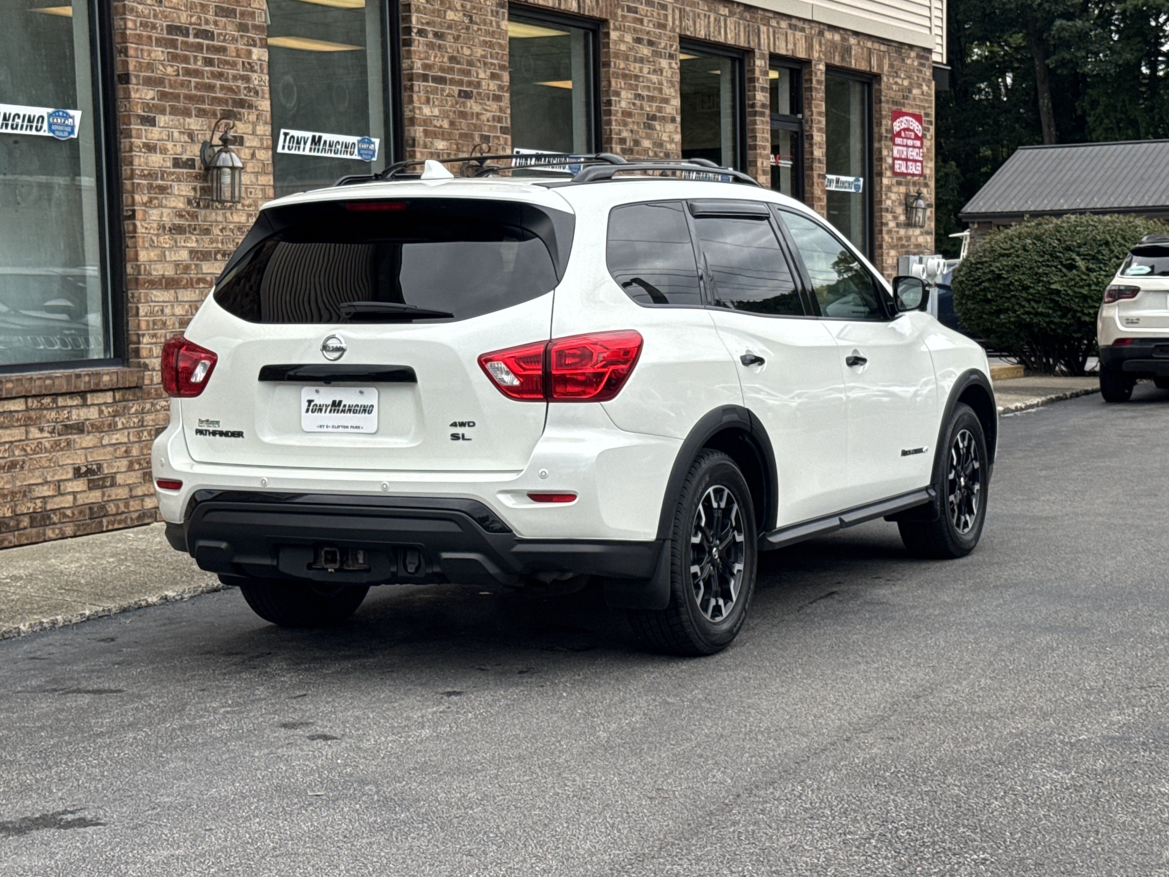 Used 2020 Nissan Pathfinder SL AWD/4WD image 5