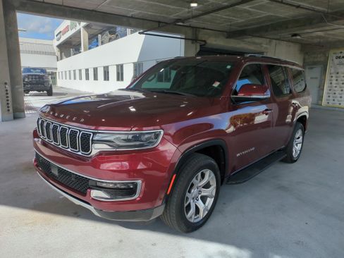 Used 2022 Jeep Wagoneer Series II AWD/4WD image 9