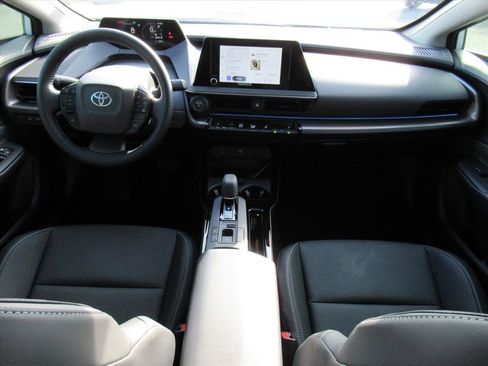 Used 2025 Toyota Prius XLE image 11