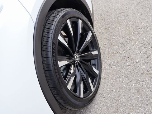 Used 2023 Toyota Crown Platinum image 41