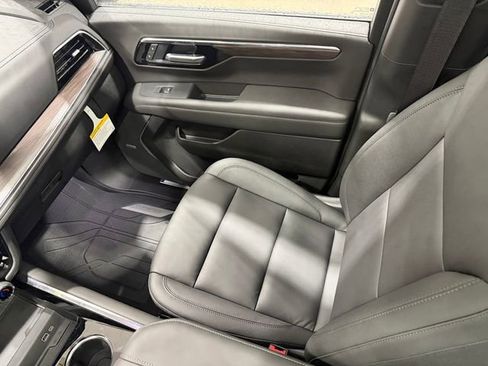 New 2026 Chevrolet Suburban Z71 w/ Comfort Package image 18