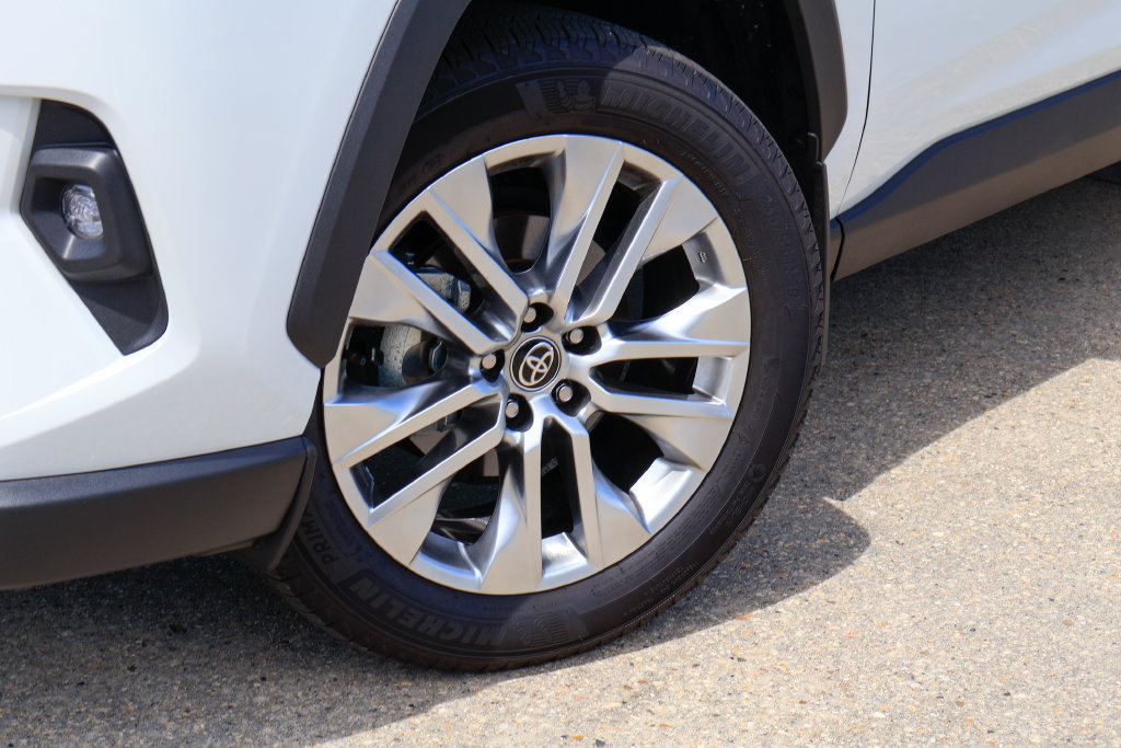 Used 2025 Toyota RAV4 Limited FWD image 29