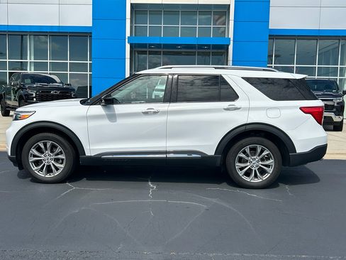 Used 2023 Ford Explorer Limited image 2