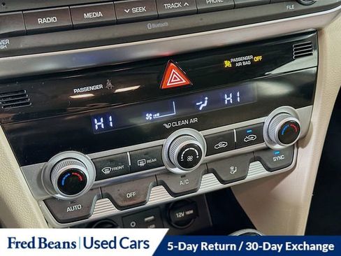 Used 2020 Hyundai Elantra SE image 16