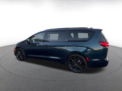 Used 2025 Chrysler Pacifica Limited FWD image 10