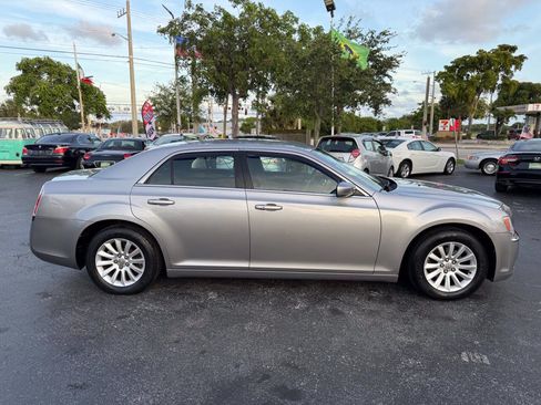 Used 2011 Chrysler 300 RWD image 8