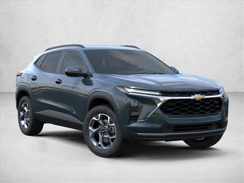 New 2026 Chevrolet Trax LT FWD image 2