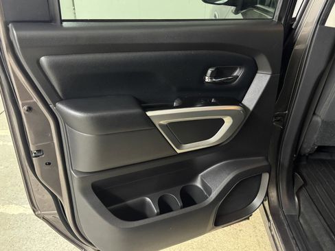Used 2017 Nissan Titan SV image 39