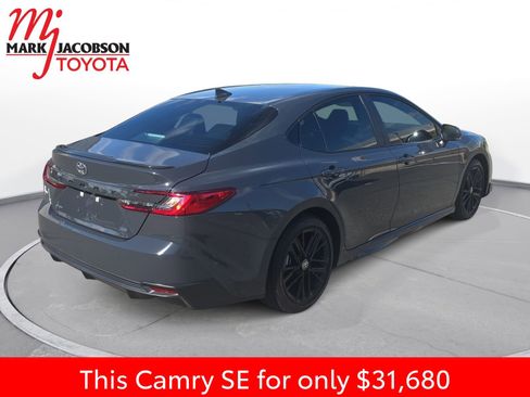 Used 2025 Toyota Camry SE w/ Convenience Package FWD image 9