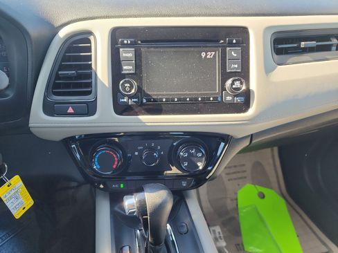 Used 2020 Honda HR-V LX image 12