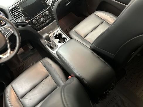 Used 2021 Jeep Grand Cherokee Limited AWD/4WD image 26