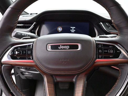 Used 2022 Jeep Grand Cherokee Summit w/ Luxury Tech Group V AWD/4WD image 18