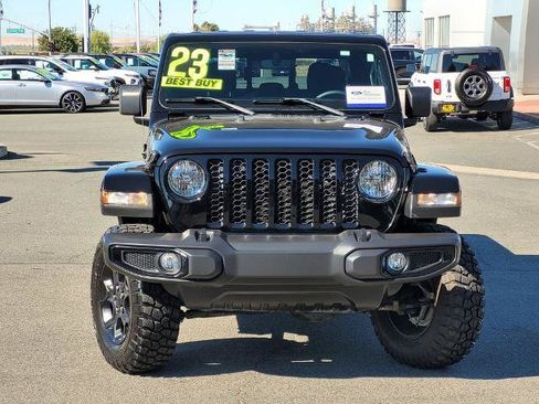 Used 2023 Jeep Gladiator Sport AWD/4WD image 2