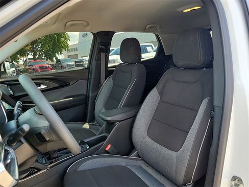 Used 2023 Chevrolet TrailBlazer LT w/ Convenience Package image 11