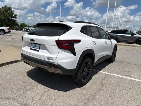 New 2026 Chevrolet Trax ACTIV w/ Sunroof Package FWD image 3