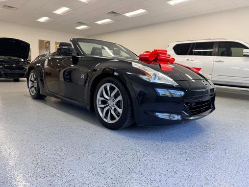 Used 2010 Nissan 370Z Touring RWD image 22