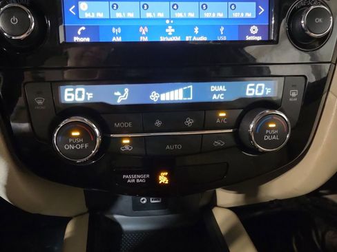 Used 2020 Nissan Rogue SV AWD/4WD image 16