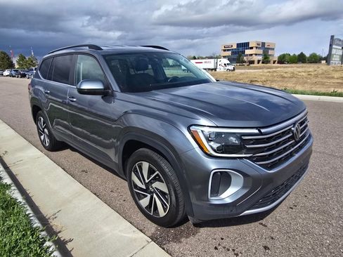 Used 2024 Volkswagen Atlas SE image 7