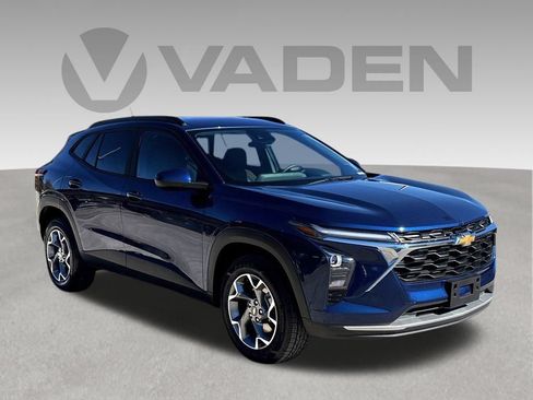 Used 2024 Chevrolet Trax LT FWD image 1