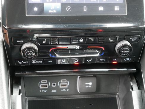 Used 2023 Jeep Grand Cherokee Laredo w/ Luxury Tech Group I AWD/4WD image 23