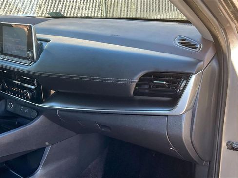 Used 2023 Nissan Rogue SV image 13