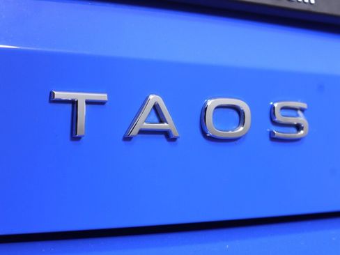 Used 2023 Volkswagen Taos SE w/ Panoramic Sunroof Package AWD/4WD image 38